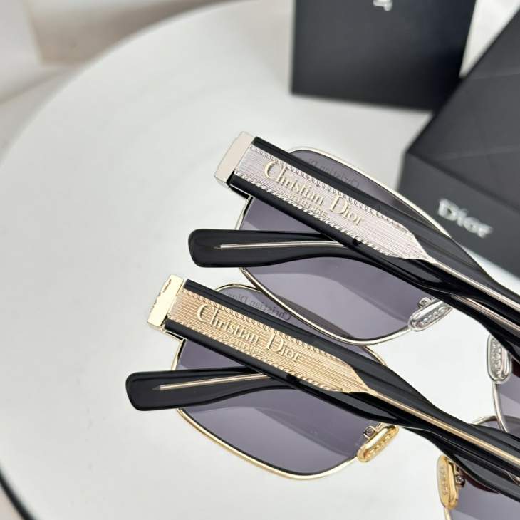 Picture of Dior Sunglasses _SKUfw76719944fw